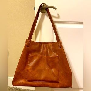 Leather purse (lots of pockets!) 🐫